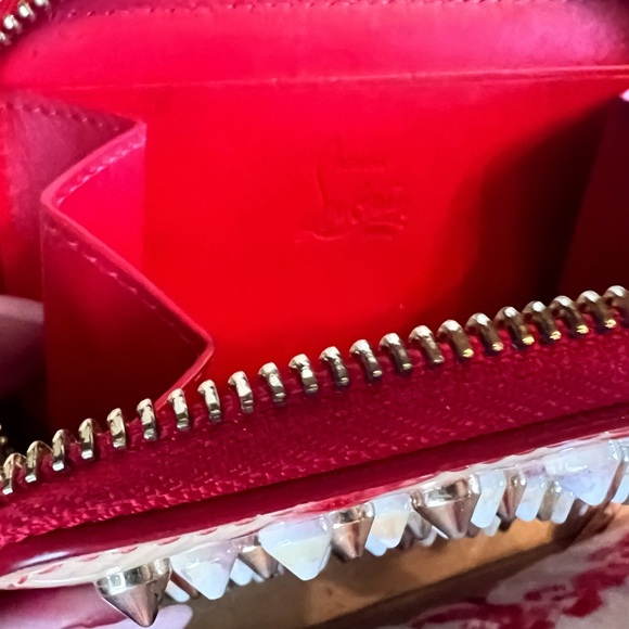 Christian Louboutin
Panettone coin wallet Kiss Lips ALL INCLUSIVE AND HTF! - Picture 13 of 16